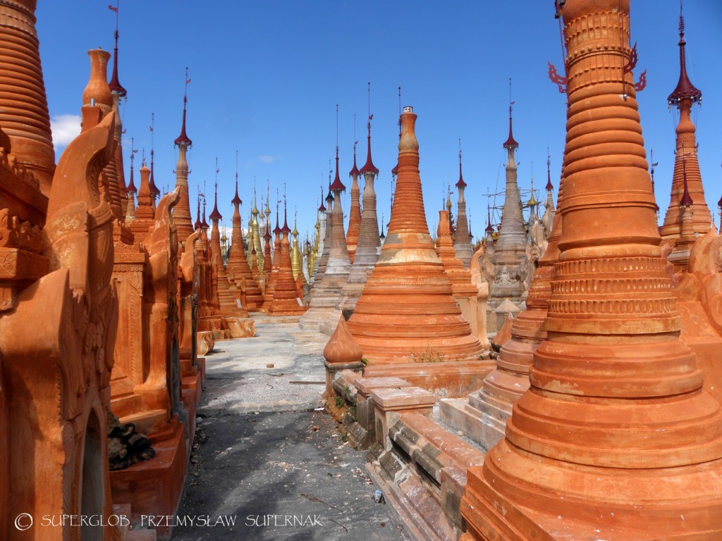 Zdjęcia: Shwe Inn Tain Pagoda, Jezioro Inle, Birmańskie supy 2, MYANMAR Zdjęcia: Shwe Inn Tain Pagoda, Jezioro Inle, Birmańskie supy 2, MYANMAR
