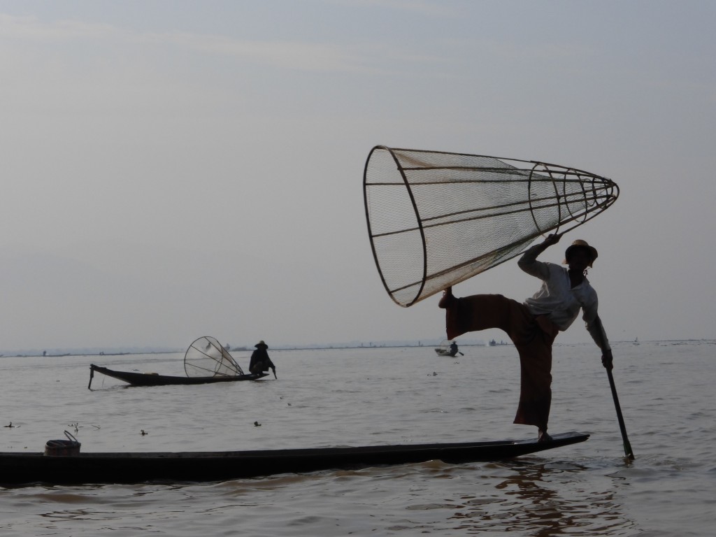 Zdjęcia: Jezioro Inle, Szan, Akrobacje wodne, MYANMAR Zdjęcia: Jezioro Inle, Szan, Akrobacje wodne, MYANMAR