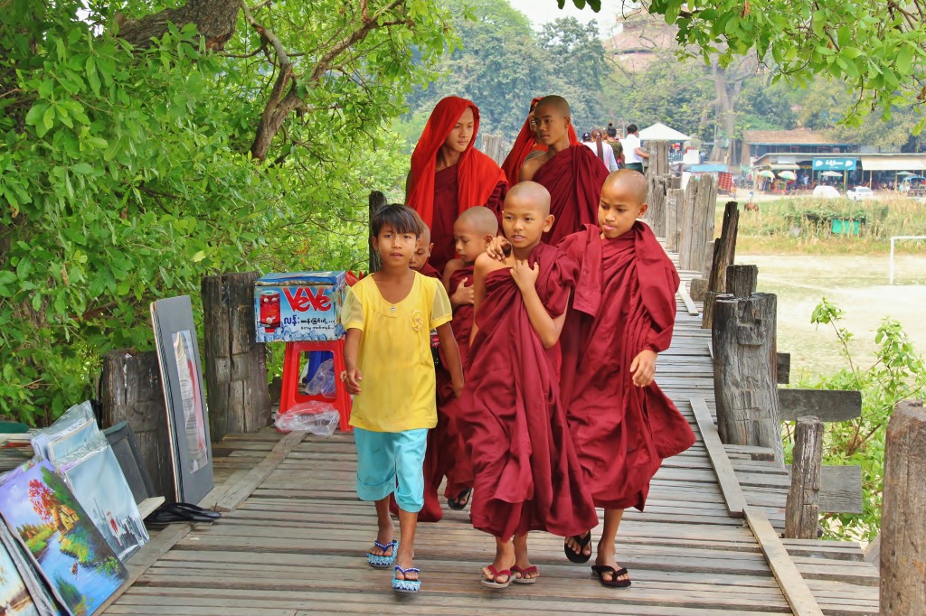 Zdjęcia: Amarapura, Na moście, MYANMAR Zdjęcia: Amarapura, Na moście, MYANMAR