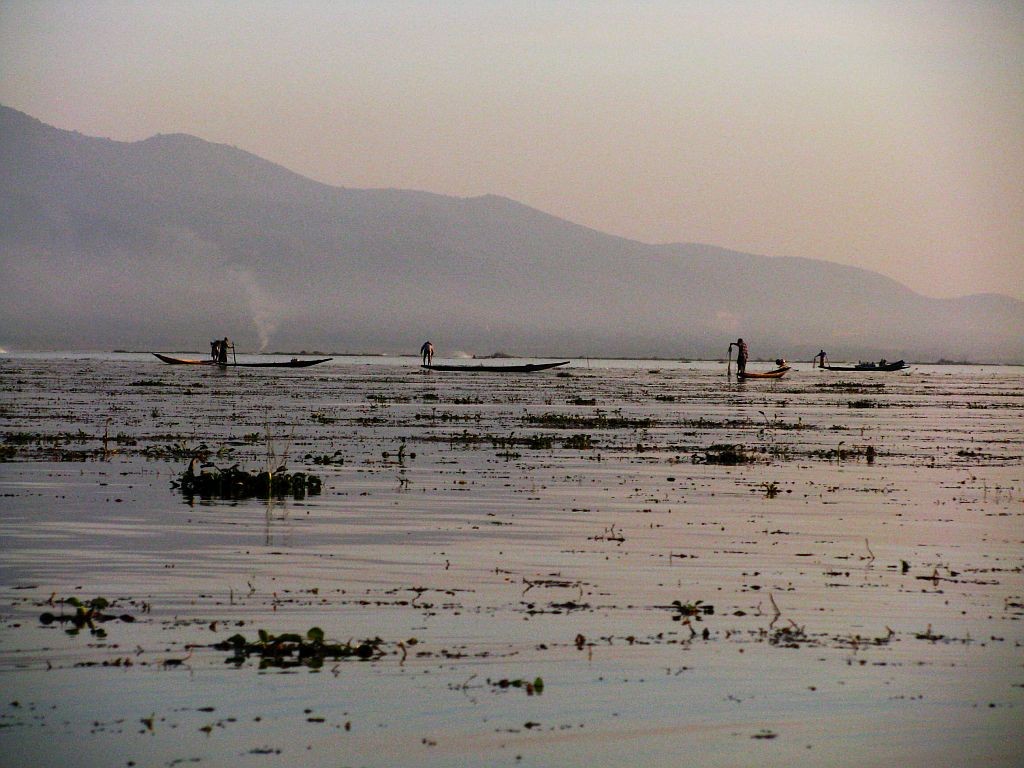 Zdjęcia: jezioro Inle, stan Shan, rybacy na jeziorze Inle, MYANMAR Zdjęcia: jezioro Inle, stan Shan, rybacy na jeziorze Inle, MYANMAR