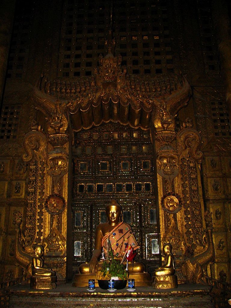 Zdjęcia: Mandalay, Mandalay, Shwenandaw Kyaung - posąg króla Mindona, MYANMAR Zdjęcia: Mandalay, Mandalay, Shwenandaw Kyaung - posąg króla Mindona, MYANMAR