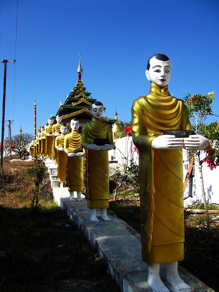 Zdjęcia: gdzieś po drodze, trasa Mandalay - Nyaungshwe, wiejski klasztor , MYANMAR Zdjęcia: gdzieś po drodze, trasa Mandalay - Nyaungshwe, wiejski klasztor , MYANMAR