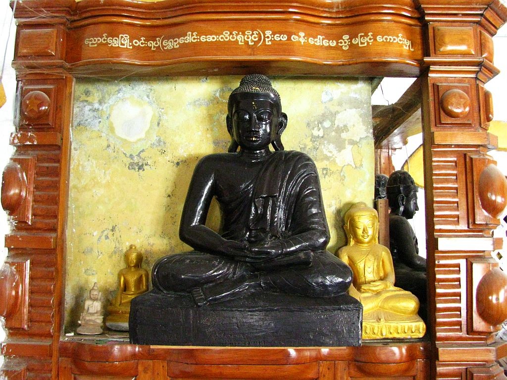 Zdjęcia: Nyaungshwe, stan Shan, Yadana Man Aung Paya, MYANMAR Zdjęcia: Nyaungshwe, stan Shan, Yadana Man Aung Paya, MYANMAR