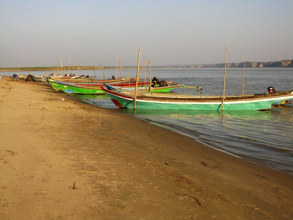 Zdjęcia: okolice Nyaung OO, centralny Myanmar, na brzegu Irawadi, MYANMAR Zdjęcia: okolice Nyaung OO, centralny Myanmar, na brzegu Irawadi, MYANMAR