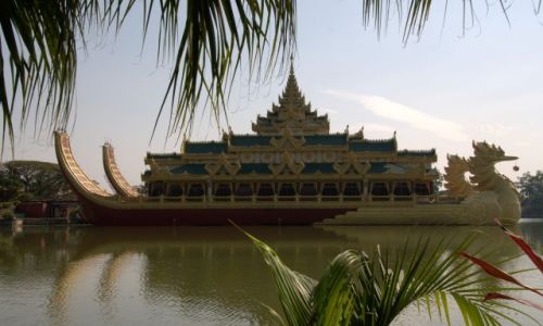 Zdjcie MYANMAR / - / Yangon / Karaweik Hall