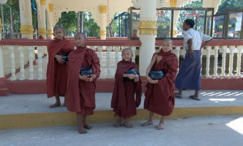 Zdjcie MYANMAR / - / Yangon / Birmaczycy