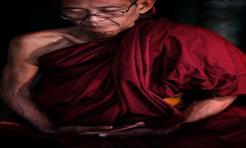 Zdjecie MYANMAR / Yangoon / Shwedogon / Mnich