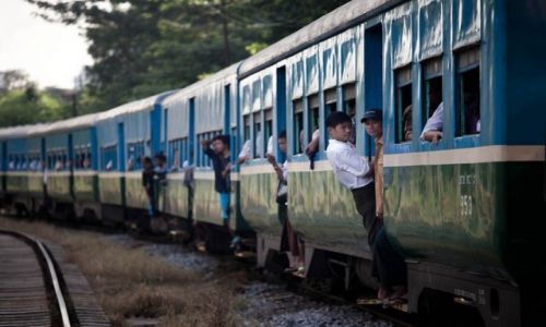 Zdjęcie MYANMAR / Yangun / Obrzeża miasta / BKP - Birmańskie Koleje Państwowe