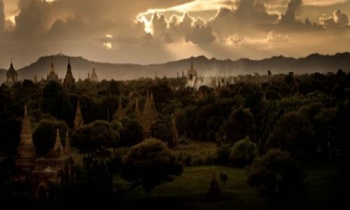 Zdjecie MYANMAR / - / Bagan / Kraina fantasy