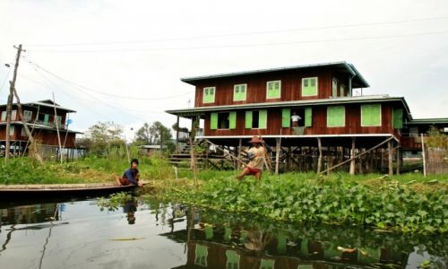 Zdjcie MYANMAR / - / Jezioro Inle / domy na jeziorze inle