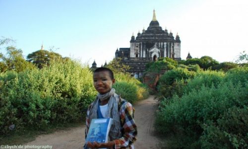 Zdjecie MYANMAR / Mandalay / BAGAN / Chopiec z makijaem z thanaki
