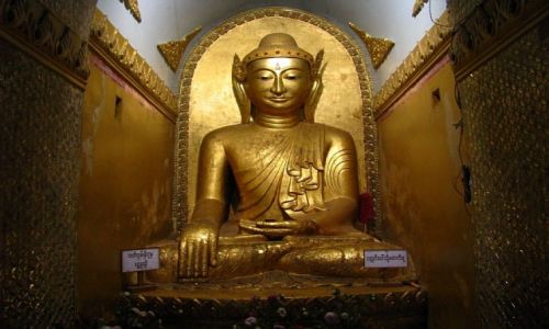 Zdjecie MYANMAR / stan Shan / jezioro Inle / posg Buddy w wiejskiej wityni