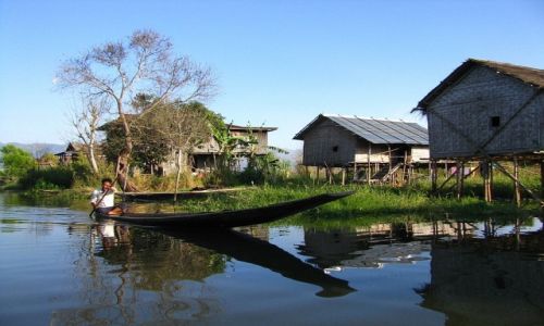 Zdjęcie MYANMAR / stan Shan / okolice jeziora Inle / wycieczka canoe po kanałach