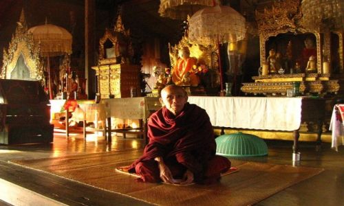 Zdjecie MYANMAR / stan Shan / okolice jeziora Inle / wiejski klasztor