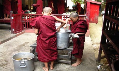 Zdjcie MYANMAR / okolice Mandalay / Amarapura / nakadanie ryu