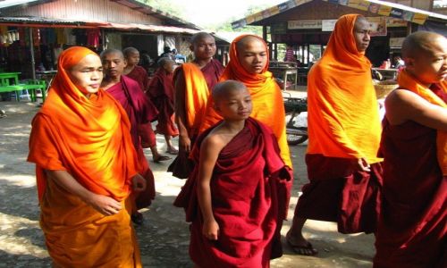 Zdjcie MYANMAR / okolice Mandalay / Mingun / wycieczka z klasztoru