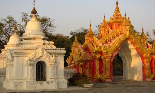 Zdjecie MYANMAR / Mandalay / Mandalay / Kuthodaw Paya