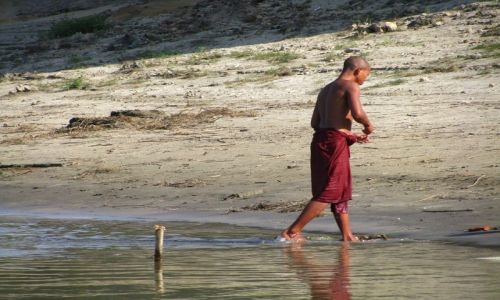 Zdjcie MYANMAR / okolice Baganu / Nyaung OO / nad Irawadi