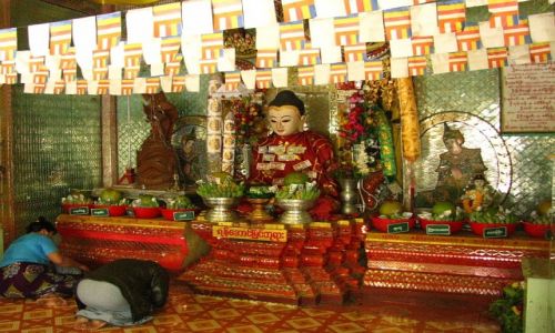 Zdjcie MYANMAR / okolice Baganu / Gra Kwiatw / Mt. Popa