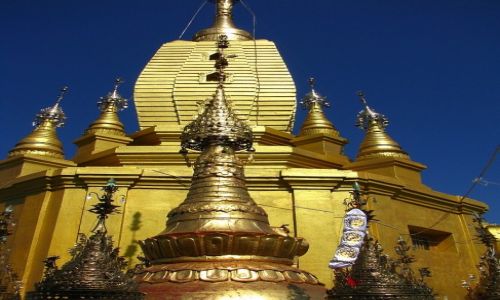 Zdjcie MYANMAR / okolice Baganu / Gra Kwiatw / Mt. Popa