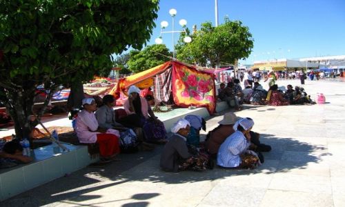 Zdjcie MYANMAR / okolice Bago / Kyaiktiyo / pielgrzymi