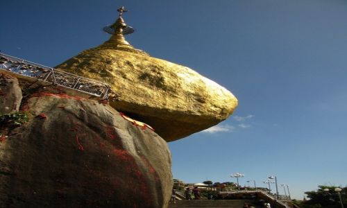 Zdjęcie MYANMAR / okolice Bago / Kyaiktiyo / Złota Skała