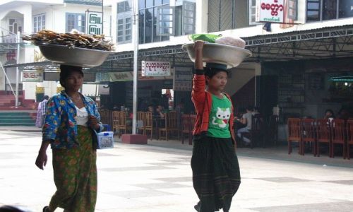 Zdjcie MYANMAR / okolice Bago / Kyaiktiyo / obrazek z Kyaiktiyo