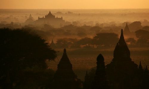 Zdjecie MYANMAR / Bagan / Bagan / Magia