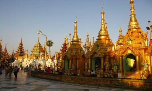 Zdjęcie MYANMAR / Yangon / Yangon / Shwedagon Paya