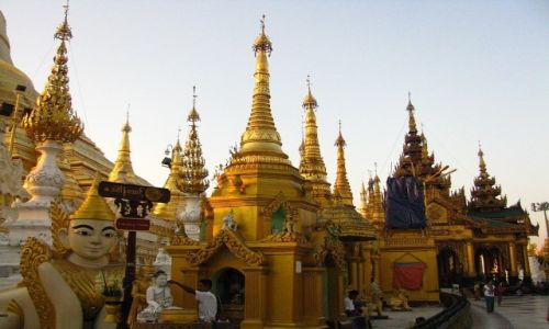 Zdjcie MYANMAR / Yangon / Yangon / Shwedagon Paya