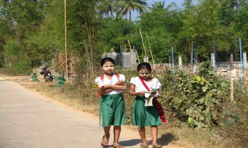 Zdjcie MYANMAR / Delta Yrawadi / Twante / mieszkacy Twante