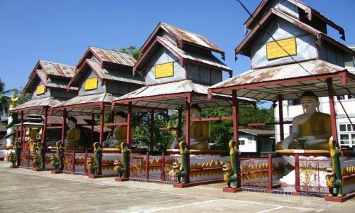 Zdjcie MYANMAR / Delta Yrawadi / Dilah / wiejski klasztor