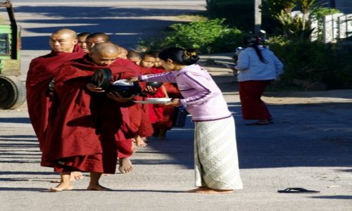 Zdjęcie MYANMAR / - / Kalaw / z szacunkiem