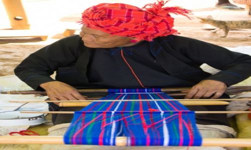 Zdjecie MYANMAR / Inle Lake / wioska / Tak powstaje tradycyjna torba na rami