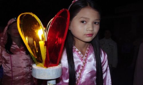 Zdjęcie MYANMAR / Shan / Kalaw / Tazaungman Full Moon Festival w Kalaw - młode uczestniczki