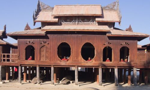 Zdjcie MYANMAR / Inle Lake / klasztor Nyaung Shwe / Gwki