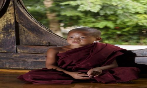 Zdjecie MYANMAR / Inle / Shwe Yan Pyay / Mody mnich w Shwe Yan Pyay