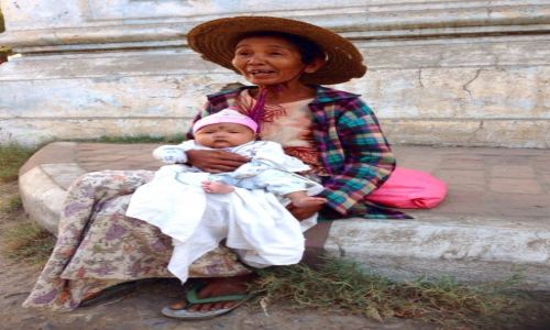 Zdjecie MYANMAR / Yangon / Yangon / Matka i crka