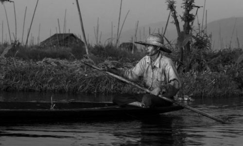 Zdjęcie MYANMAR / Inle / Inle Lake / Jednooki 2