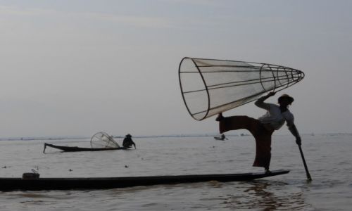 Zdjecie MYANMAR / Szan / Jezioro Inle / Akrobacje wodne