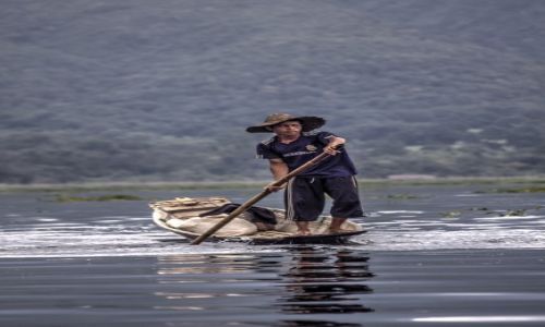 Zdjecie MYANMAR / Jezioro Inle / Inle / Rybak