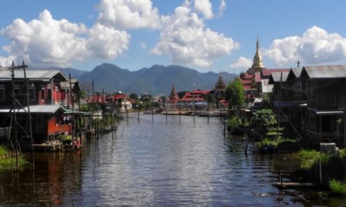 Zdj�cie MYANMAR / Jezioro Inle / Nga Phe Chaung / Wodny �wiat 1