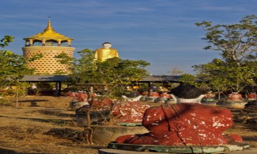Zdjcie MYANMAR / Monywa / Monywa / Buddowie