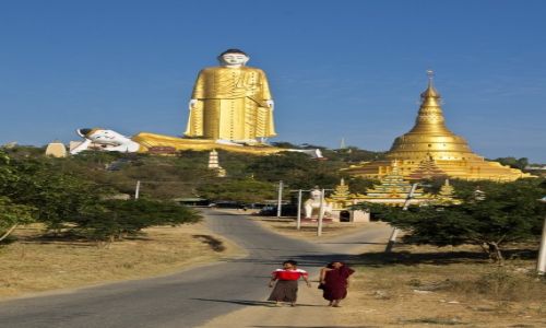 Zdjcie MYANMAR / Monywa / Monywa / Z drogi