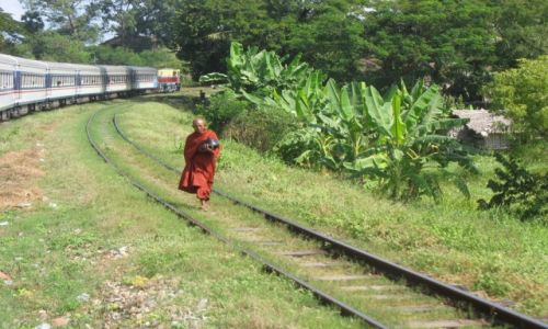 Zdjecie MYANMAR / - / Gdzie w drodze do Mandalay / W PRZECIWNYCH kierunkach ?