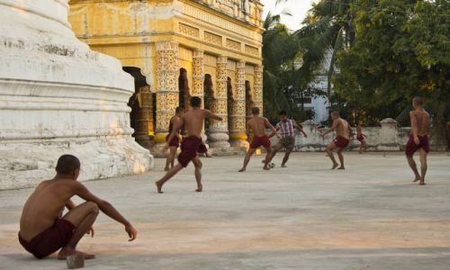 Zdjęcie MYANMAR / Shwebo / teren pagody / Meczyk
