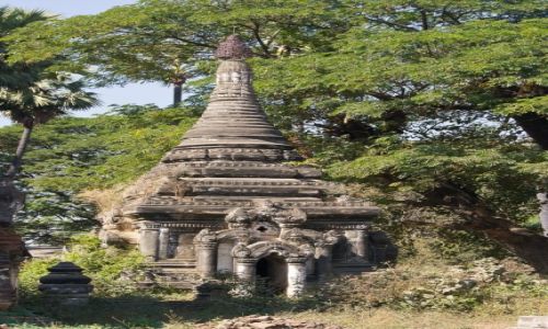 Zdjcie MYANMAR / na pd od Shwebo / A Myinth village / zapomniane stupy
