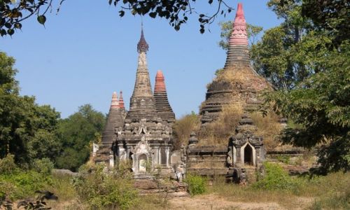 Zdjecie MYANMAR / na pd od Shwego / A Myinth Village / Zapomniane stupy