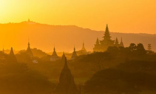 Zdjęcie MYANMAR / Bagan / Bagan / Bagan póżnym popołudniem