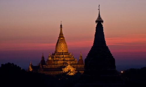 Zdjęcie MYANMAR / Bagan / Bagan / Zaczyna świtać
